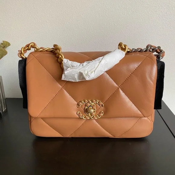 NIB 23C Chanel 19 CC Caramel Quilted Calfskin Leather Flap Bag in Caramel Brown - Picture 2 of 10